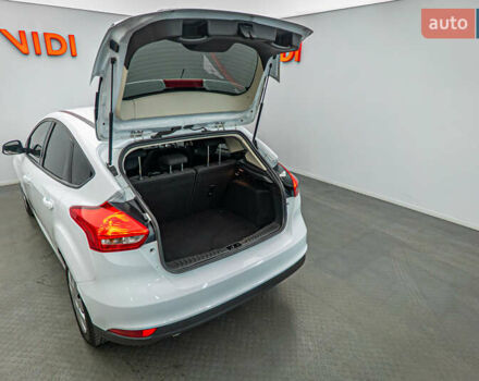 Білий Форд Фокус, об'ємом двигуна 1 л та пробігом 88 тис. км за 9788 $, фото 6 на Automoto.ua