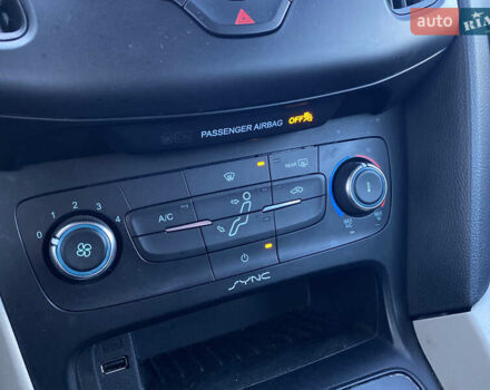 Белый Форд Фокус, объемом двигателя 2 л и пробегом 163 тыс. км за 8350 $, фото 14 на Automoto.ua