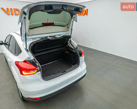 Белый Форд Фокус, объемом двигателя 1 л и пробегом 80 тыс. км за 10367 $, фото 6 на Automoto.ua