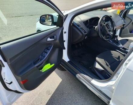 Белый Форд Фокус, объемом двигателя 1 л и пробегом 69 тыс. км за 8399 $, фото 16 на Automoto.ua