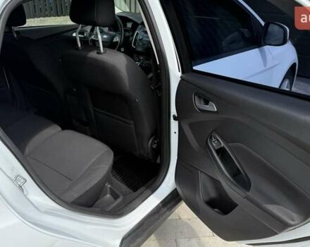 Форд Фокус 2016 у Чернівцях на Automoto.ua Білий Форд Фокус, об'ємом двигуна 1 л та пробігом 190 тис. км за 7600 $, фото 9 на Automoto.ua