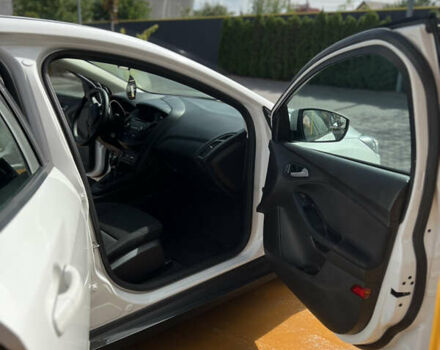 Белый Форд Фокус, объемом двигателя 2 л и пробегом 171 тыс. км за 7789 $, фото 5 на Automoto.ua