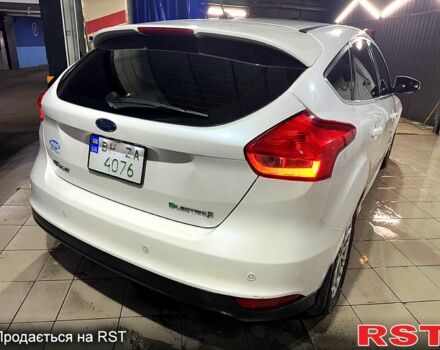 Белый Форд Фокус, объемом двигателя 0.15 л и пробегом 122 тыс. км за 8500 $, фото 12 на Automoto.ua
