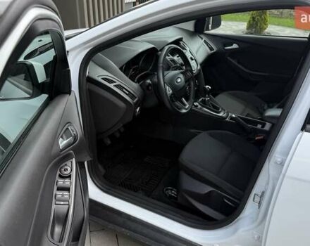 Форд Фокус 2016 у Чернівцях на Automoto.ua Білий Форд Фокус, об'ємом двигуна 1 л та пробігом 190 тис. км за 7600 $, фото 8 на Automoto.ua
