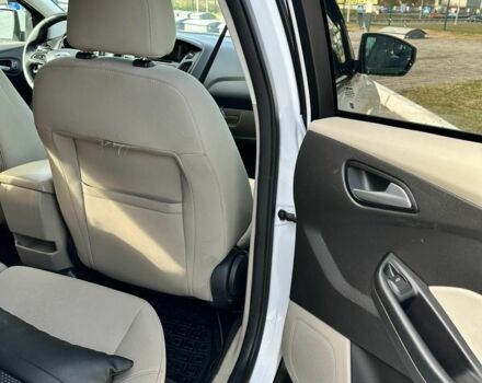 Білий Форд Фокус, об'ємом двигуна 2 л та пробігом 220 тис. км за 8000 $, фото 5 на Automoto.ua