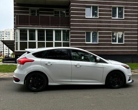 Белый Форд Фокус, объемом двигателя 2 л и пробегом 162 тыс. км за 10900 $, фото 1 на Automoto.ua