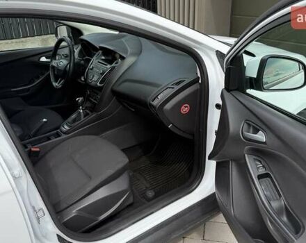 Форд Фокус 2016 у Чернівцях на Automoto.ua Білий Форд Фокус, об'ємом двигуна 1 л та пробігом 190 тис. км за 7600 $, фото 11 на Automoto.ua