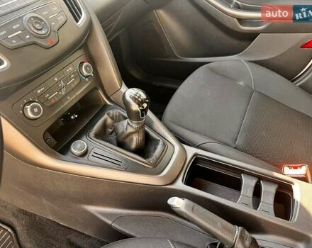 Белый Форд Фокус, объемом двигателя 1.6 л и пробегом 33 тыс. км за 10500 $, фото 19 на Automoto.ua