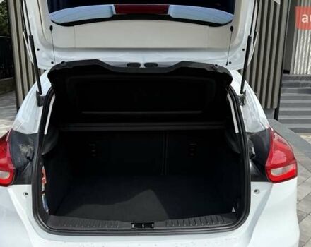 Форд Фокус 2016 у Чернівцях на Automoto.ua Білий Форд Фокус, об'ємом двигуна 1 л та пробігом 190 тис. км за 7600 $, фото 6 на Automoto.ua