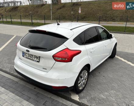 Форд Фокус 2016 в Ирпене на Automoto.ua Белый Форд Фокус, объемом двигателя 1 л и пробегом 109 тыс. км за 8000 $, фото 4 на Automoto.ua