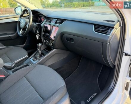 Білий Форд Фокус, об'ємом двигуна 2 л та пробігом 153 тис. км за 7312 $, фото 2 на Automoto.ua