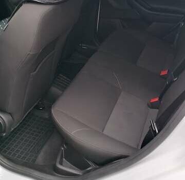 Білий Форд Фокус, об'ємом двигуна 2 л та пробігом 189 тис. км за 8600 $, фото 6 на Automoto.ua