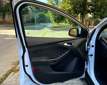 Білий Форд Фокус, об'ємом двигуна 1 л та пробігом 45 тис. км за 10100 $, фото 6 на Automoto.ua