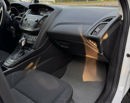 Білий Форд Фокус, об'ємом двигуна 2 л та пробігом 99 тис. км за 9400 $, фото 10 на Automoto.ua