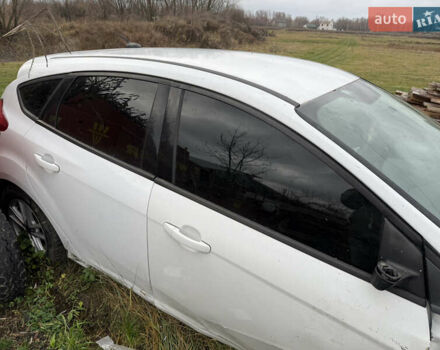 Белый Форд Фокус, объемом двигателя 2 л и пробегом 230 тыс. км за 3000 $, фото 5 на Automoto.ua