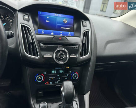 Білий Форд Фокус, об'ємом двигуна 2 л та пробігом 154 тис. км за 8700 $, фото 36 на Automoto.ua