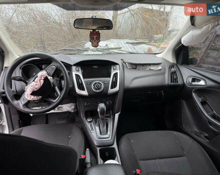 Белый Форд Фокус, объемом двигателя 2 л и пробегом 230 тыс. км за 3000 $, фото 2 на Automoto.ua