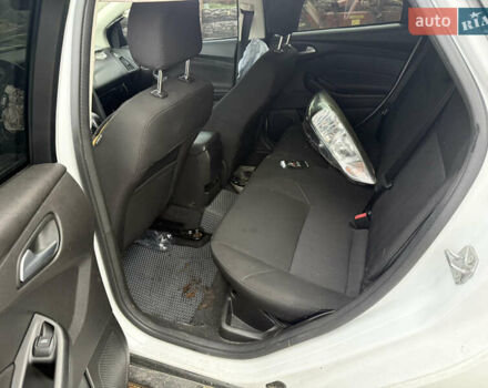 Белый Форд Фокус, объемом двигателя 2 л и пробегом 230 тыс. км за 3000 $, фото 4 на Automoto.ua