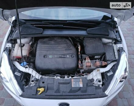 Білий Форд Фокус, об'ємом двигуна 0 л та пробігом 79 тис. км за 7200 $, фото 12 на Automoto.ua