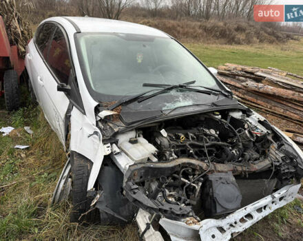 Белый Форд Фокус, объемом двигателя 2 л и пробегом 230 тыс. км за 3000 $, фото 7 на Automoto.ua