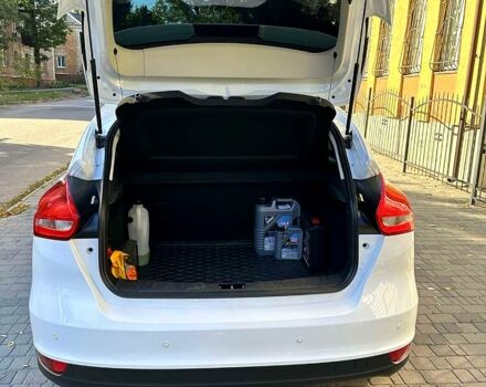 Білий Форд Фокус, об'ємом двигуна 1 л та пробігом 45 тис. км за 10100 $, фото 7 на Automoto.ua