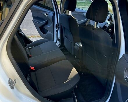 Білий Форд Фокус, об'ємом двигуна 1 л та пробігом 45 тис. км за 10100 $, фото 5 на Automoto.ua