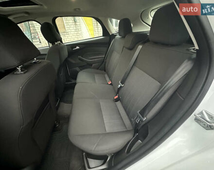 Білий Форд Фокус, об'ємом двигуна 2 л та пробігом 154 тис. км за 8700 $, фото 31 на Automoto.ua