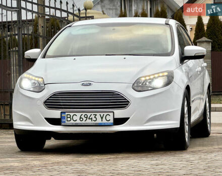 Белый Форд Фокус, объемом двигателя 0 л и пробегом 74 тыс. км за 9999 $, фото 2 на Automoto.ua