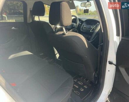 Белый Форд Фокус, объемом двигателя 1.6 л и пробегом 240 тыс. км за 6500 $, фото 6 на Automoto.ua