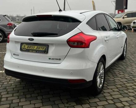 Белый Форд Фокус, объемом двигателя 0 л и пробегом 136 тыс. км за 11800 $, фото 6 на Automoto.ua