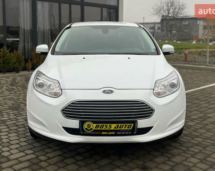 Белый Форд Фокус, объемом двигателя 0 л и пробегом 136 тыс. км за 11800 $, фото 1 на Automoto.ua