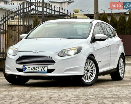Белый Форд Фокус, объемом двигателя 0 л и пробегом 74 тыс. км за 9999 $, фото 7 на Automoto.ua