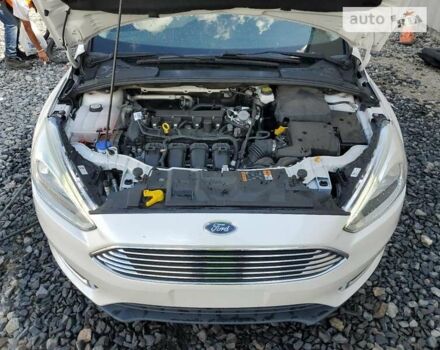 Белый Форд Фокус, объемом двигателя 2 л и пробегом 124 тыс. км за 1800 $, фото 6 на Automoto.ua