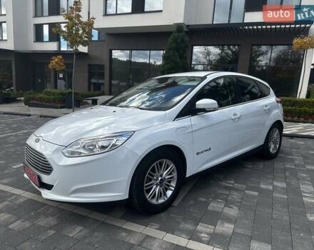 Белый Форд Фокус, объемом двигателя 0 л и пробегом 135 тыс. км за 12200 $, фото 1 на Automoto.ua