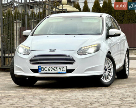 Белый Форд Фокус, объемом двигателя 0 л и пробегом 74 тыс. км за 9999 $, фото 6 на Automoto.ua