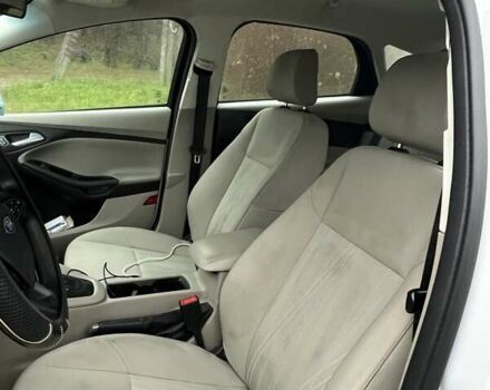 Белый Форд Фокус, объемом двигателя 2 л и пробегом 141 тыс. км за 8000 $, фото 4 на Automoto.ua