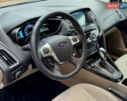 Белый Форд Фокус, объемом двигателя 0 л и пробегом 74 тыс. км за 9999 $, фото 59 на Automoto.ua