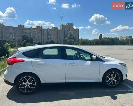 Белый Форд Фокус, объемом двигателя 2 л и пробегом 71 тыс. км за 13365 $, фото 6 на Automoto.ua