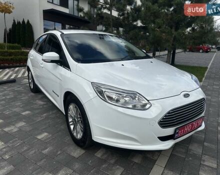 Белый Форд Фокус, объемом двигателя 0 л и пробегом 135 тыс. км за 12200 $, фото 3 на Automoto.ua