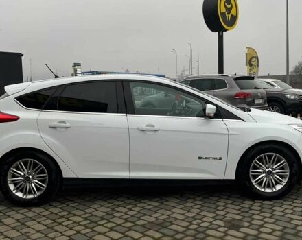 Белый Форд Фокус, объемом двигателя 0 л и пробегом 136 тыс. км за 11800 $, фото 7 на Automoto.ua