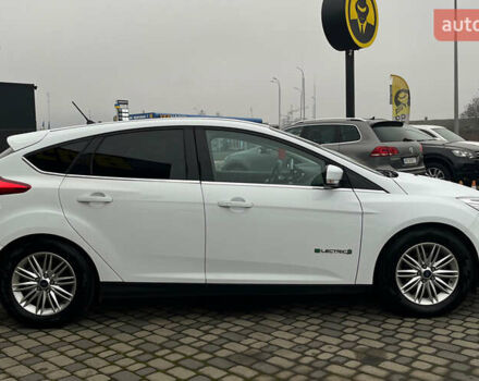 Белый Форд Фокус, объемом двигателя 0 л и пробегом 136 тыс. км за 11800 $, фото 7 на Automoto.ua