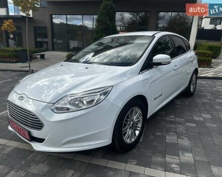 Белый Форд Фокус, объемом двигателя 0 л и пробегом 135 тыс. км за 12200 $, фото 5 на Automoto.ua
