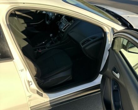 Белый Форд Фокус, объемом двигателя 1.6 л и пробегом 131 тыс. км за 9200 $, фото 5 на Automoto.ua