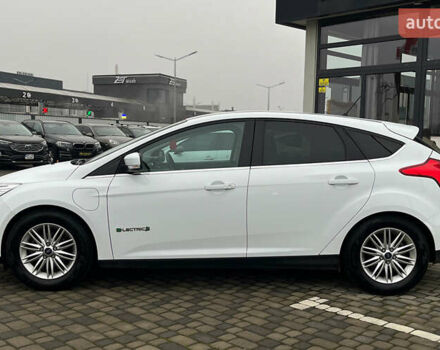 Белый Форд Фокус, объемом двигателя 0 л и пробегом 136 тыс. км за 11800 $, фото 3 на Automoto.ua