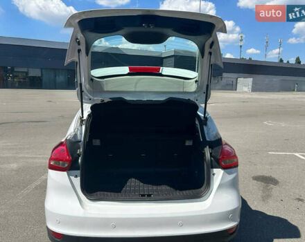 Белый Форд Фокус, объемом двигателя 2 л и пробегом 71 тыс. км за 13365 $, фото 13 на Automoto.ua