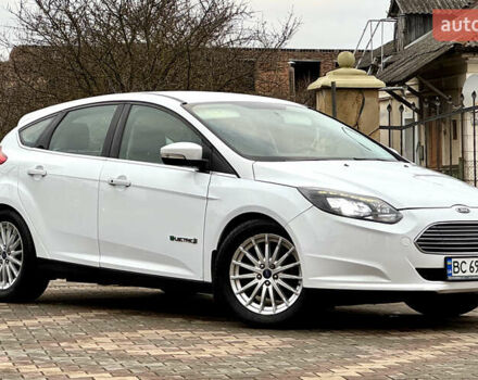 Белый Форд Фокус, объемом двигателя 0 л и пробегом 74 тыс. км за 9999 $, фото 15 на Automoto.ua
