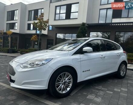 Белый Форд Фокус, объемом двигателя 0 л и пробегом 135 тыс. км за 12200 $, фото 2 на Automoto.ua