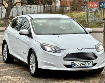 Белый Форд Фокус, объемом двигателя 0 л и пробегом 74 тыс. км за 9999 $, фото 5 на Automoto.ua