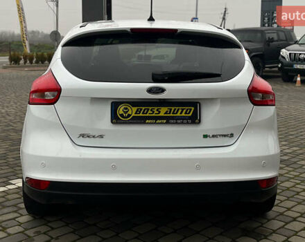 Белый Форд Фокус, объемом двигателя 0 л и пробегом 136 тыс. км за 11800 $, фото 5 на Automoto.ua