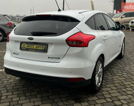 Белый Форд Фокус, объемом двигателя 0 л и пробегом 136 тыс. км за 11800 $, фото 6 на Automoto.ua